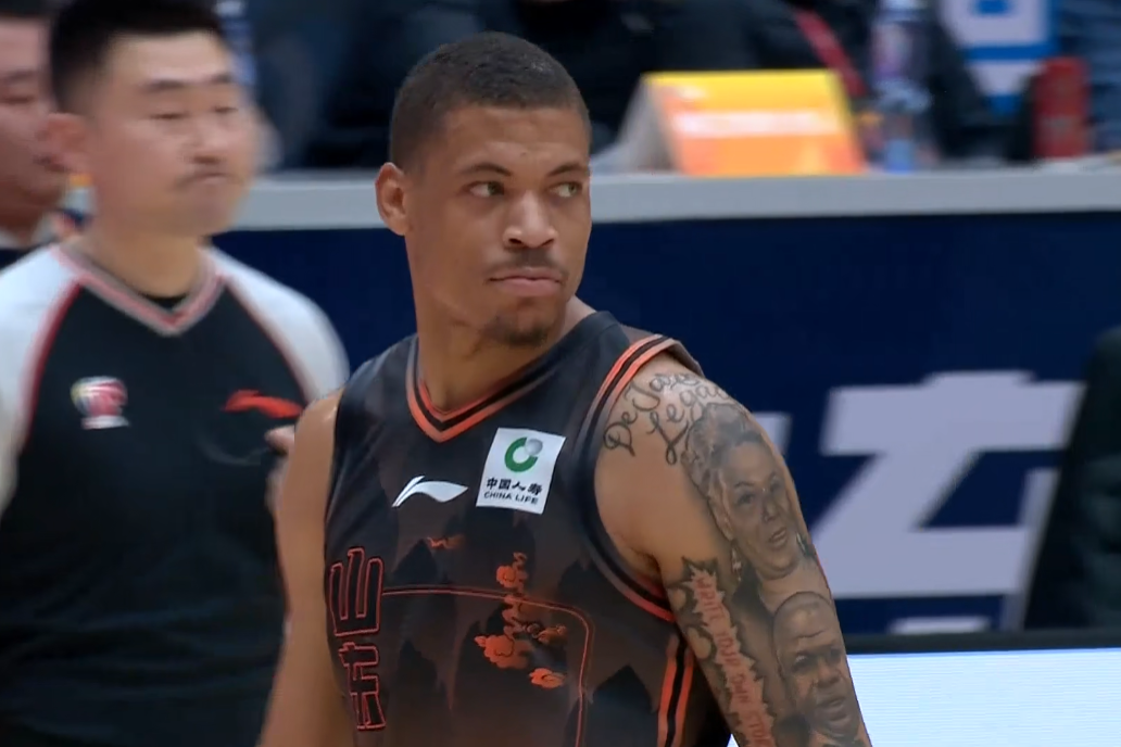 山东男篮有惊无险击败青岛，克里斯42分刷新个人新高，新外援低迷